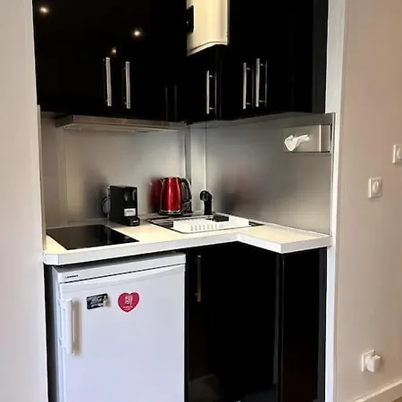 49-le Cocon-metro A 1mn Apartment *