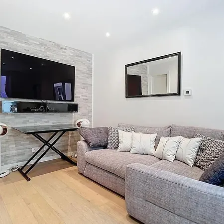 49-le Cocon-metro A 1mn Parijs