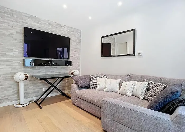 49-le Cocon-metro A 1mn Parijs